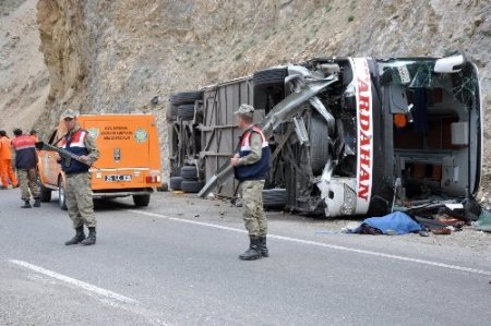 Erzurum’da yolcu otobüsü devrildi: 3 ölü, 28 yaralı
