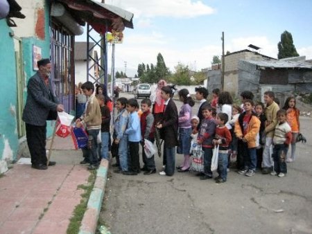 Erzurumlu Çocuklar Yine Bayram Arifesinde Arifelik İçin Yollara Düştü