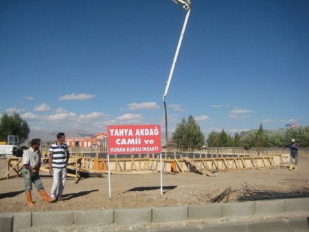 Erzurumlu iş adamlarından, Bakan Akdağ'a 'cami' jesti