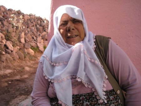 Erzurumlu Sümer Nine'den İnsanlık Dersi: Yardım Paketini Somali'ye Gönderdi