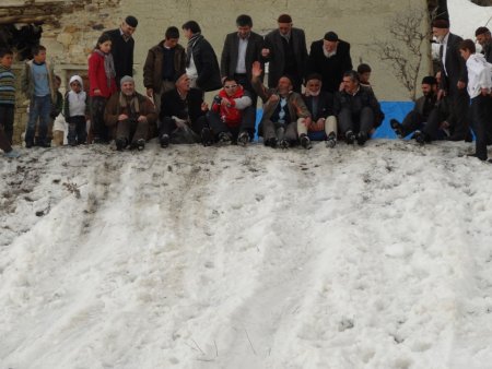 Erzurumlular, leğenle kayıp, çocukluk günlerini yad etti