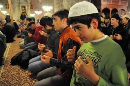 Erzurumlular, Van Depreminde Ve Uludere’de Vefat Edenler İçin 328 Hatim Okudu