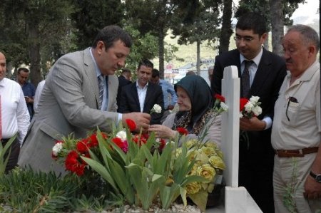 Esandağ ve Duracık mezarları başında anıldı