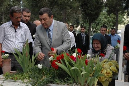 Esandağ ve Duracık mezarları başında anıldı