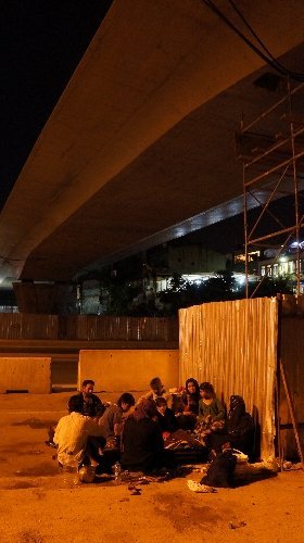 Esed rejiminden kaçan Suriyeli aile yaşam mücadelesi veriyor (Özel)