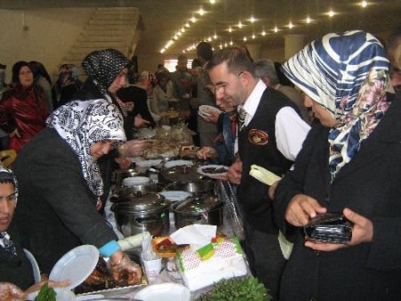 Eseder Fakir Öğrenciler Yararına Kermes Düzenledi