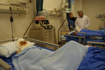 Esed'in bombaladığı Suriyeliler, Adana'da şifa arıyor