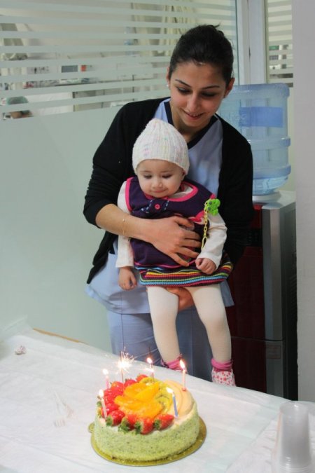 Esed’in bombaları minik Roha’yı yetim bıraktı