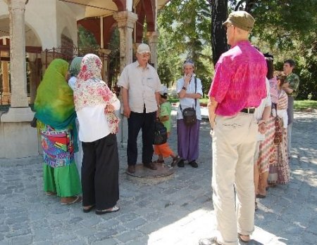 Eşeğe Ters Binen Nasreddin Hoca'nın Mezarına Tersten Yürüyerek Girdiler