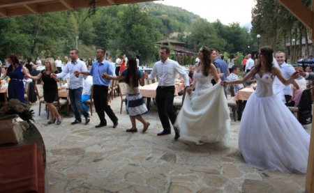 Esenler’den Sancak’ta çifte şölen