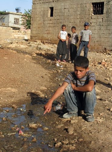 Esentepe Köyünde Açıktan Akan Kanalizasyon Suları Her Türlü Hastalığa Davetiye Çıkarıyor