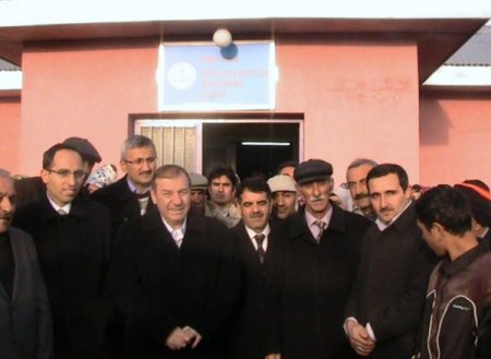 Esenyurt Belediye Başkanı, Kars'ta yaptırdığı okulu unutmuyor