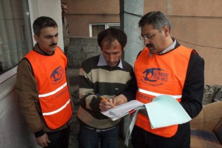Eşi Felç Geçiren Çaresiz Babaya, Kimse Yok Mu Derneği Sahip Çıktı