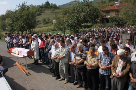Eşi tarafından öldürülen Hediye Eski son yolculuğuna uğurlandı