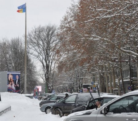 Eşine kızıp kapıyı çarptı, soğuğa efelik sökmedi
