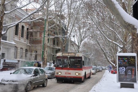 Eşine kızıp kapıyı çarptı, soğuğa efelik sökmedi