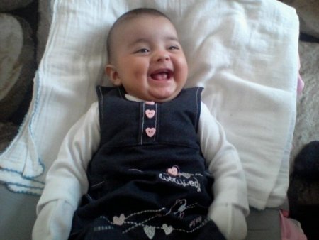 Eşine sinirlenen anne, cinnet getirip bebeğini öldürdü