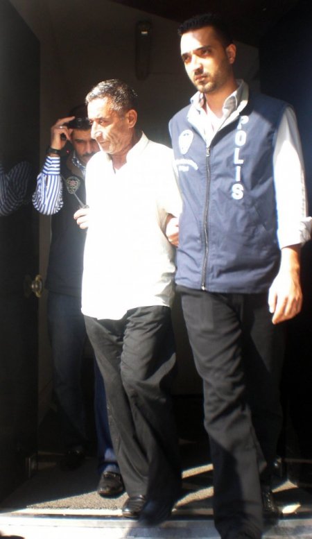 Eşini Bıçaklayarak Öldüren Zanlı Adliyeye Sevk Edildi