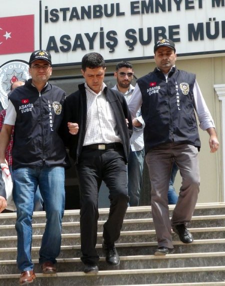Eşini Bıçaklayarak Öldüren Zanlı Adliyeye Sevk Edildi