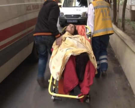 Eşini çocuklarının gözleri önünde bıçakladı