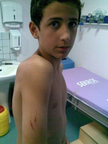 Eşinin Asker Olduğunu Söyleyen Kadın, Tesettürlü Mayoyla Denize Giren Şenocok'ı Darp Etti
