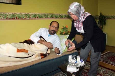 Eşinin böbreği ile hayata tutundu