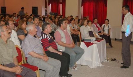 "eşinize Gömlek Verir Gibi Çiçek Vermeyin!"
