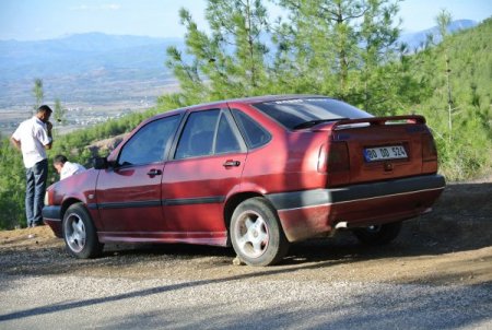 Eşiyle ilişkisi olduğunu iddia ettiği eski iş arkadaşını öldürdü