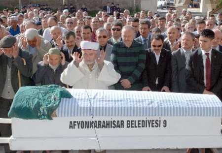 Eski Anap Milletvekili Mahmut Koçak'ın Annesi Toprağa Verildi