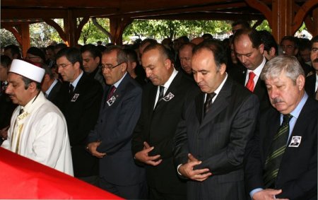Eski Antalya Milletvikili Badazlı'nın Cenazesi Toprağa Verildi