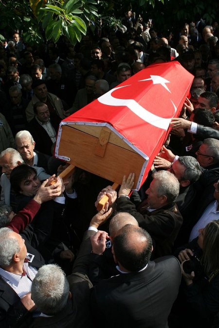 Eski Antalya Milletvikili Badazlı'nın Cenazesi Toprağa Verildi