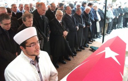 Eski Bakan Cahit Aral, Son Yolculuğuna Uğurlandı