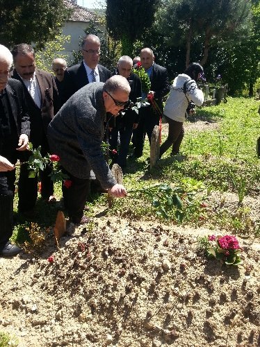 Eski bakanlardan Şahin’in mezarına Batum’dan toprak getirdiler