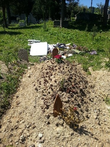 Eski bakanlardan Şahin’in mezarına Batum’dan toprak getirdiler