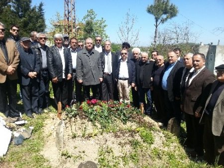 Eski bakanlardan Şahin’in mezarına Batum’dan toprak getirdiler