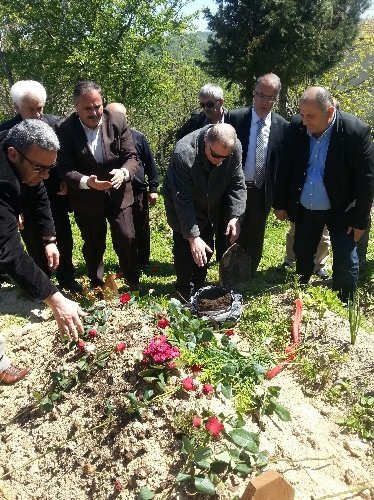 Eski bakanlardan Şahin’in mezarına Batum’dan toprak getirdiler