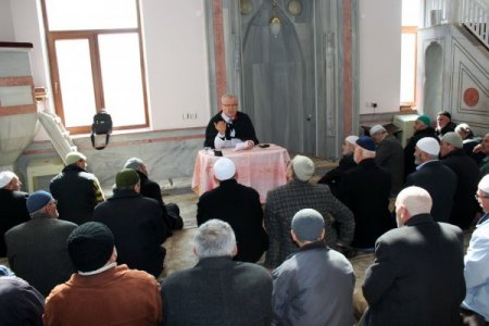 Eski başhekim cuma vaazında kürsüye çıkıp sigaranın zararlarını anlattı