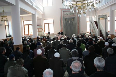 Eski başhekim cuma vaazında kürsüye çıkıp sigaranın zararlarını anlattı