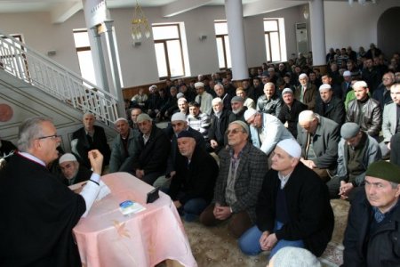 Eski başhekim cuma vaazında kürsüye çıkıp sigaranın zararlarını anlattı