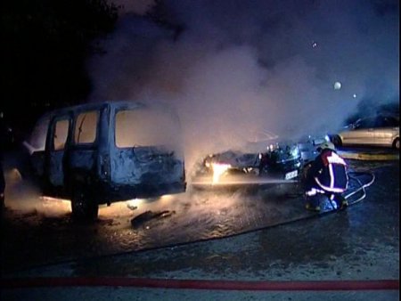 Eski Devlet Bakanı Konukman'ın aracı kundaklandı