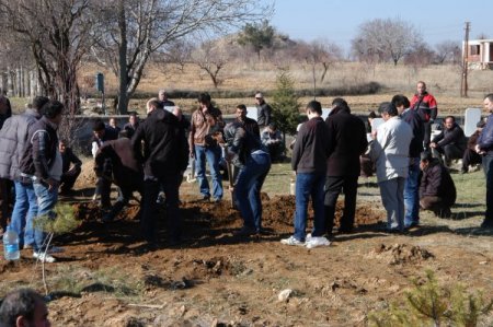 Eski eşi tarafından öldürülen kadın defnedildi