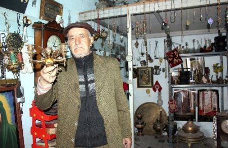 Eski eşyalara duyduğu hayranlığı meslek haline getirdi