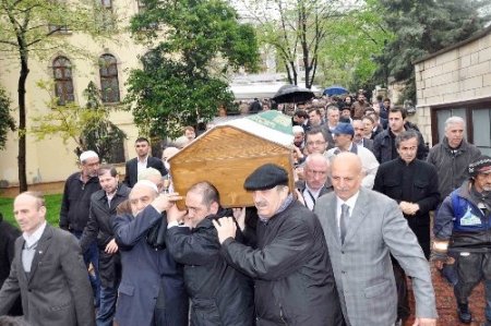Eski müftü Hikmet Kutlu son yolculuğuna uğurlandı