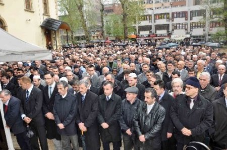 Eski müftü Hikmet Kutlu son yolculuğuna uğurlandı