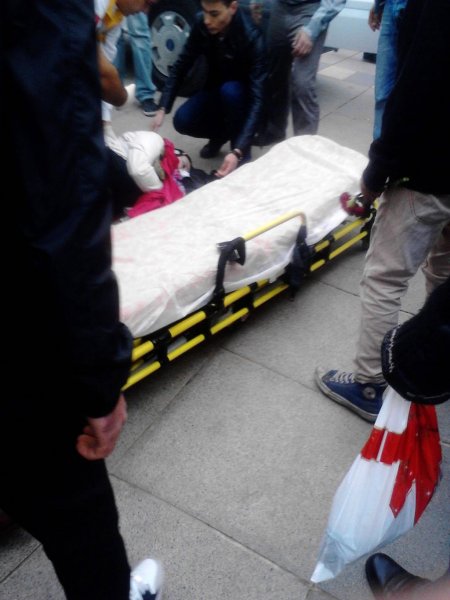 Eski nişanlısını sokak ortasında bıçakladı