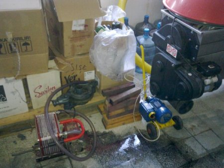 Eski okulda kaçak şarap üretenler yakalandı