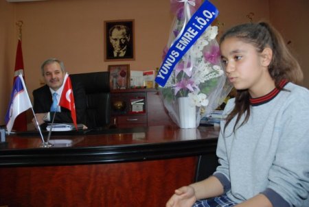 Eski oyunların canlanmasını sağlayan Özgan'a teşekkür ziyareti