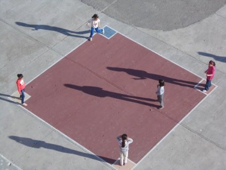 Eski oyunların canlanmasını sağlayan Özgan'a teşekkür ziyareti