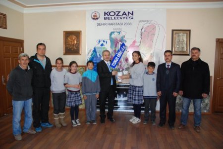 Eski oyunların canlanmasını sağlayan Özgan'a teşekkür ziyareti