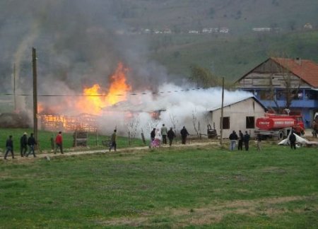 Eski Tavuk Çiftliği Alev Alev Yandı